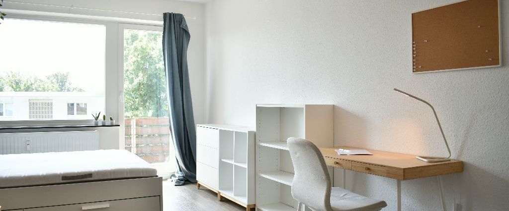 Langenhagen, neuwertig möbliertes Apartment mit Balkon, perfekte Pendler Wohnung - Photo 1