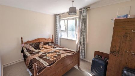 3 bedroom flat to rent - Photo 3