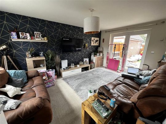 4 bedroom detached house to rent - Photo 1