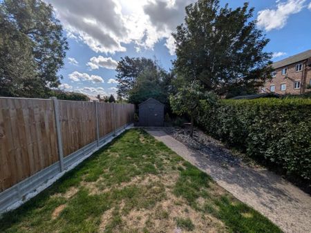 2 bedroom semi-detached house to rent - Photo 2