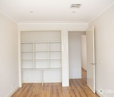 TOP FLOOR APARTMENT! - Photo 4