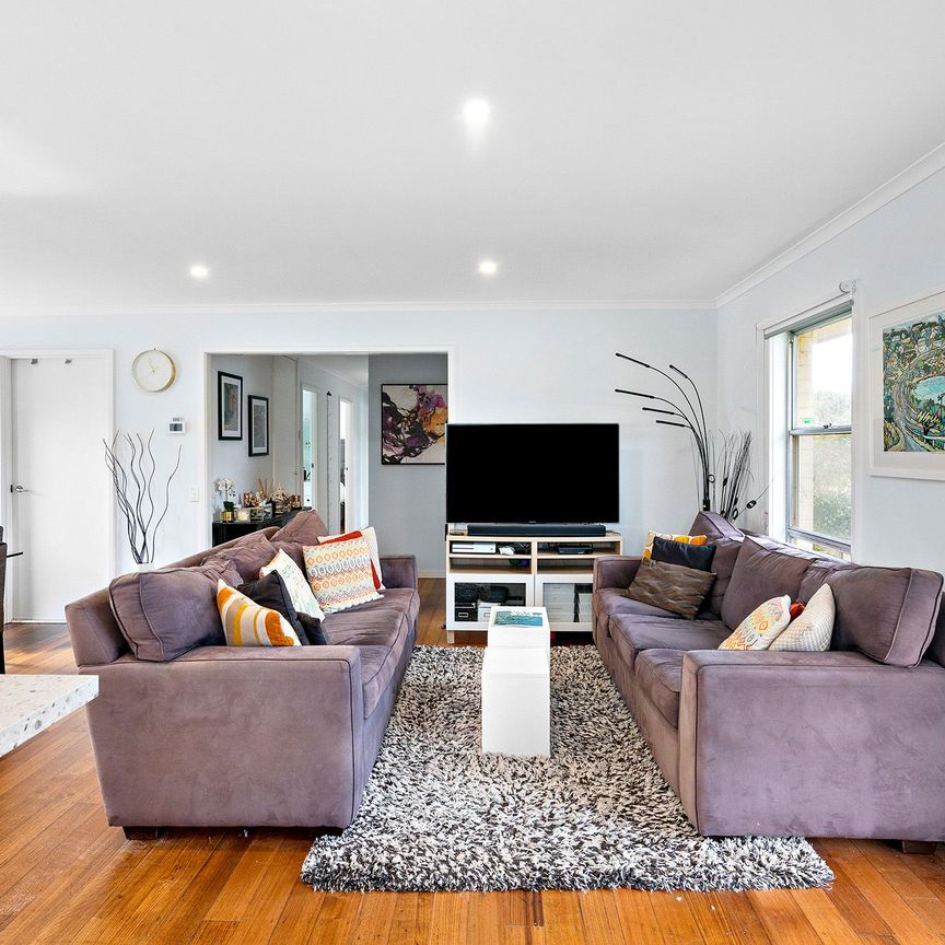 Four bedroom living! - Photo 1