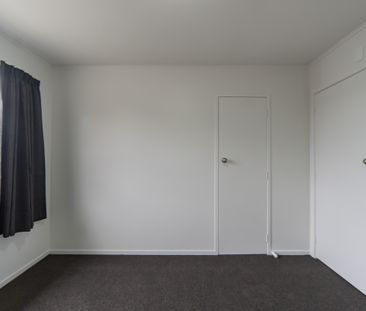 Newly Refurbished Three Bedroom Home - Photo 5