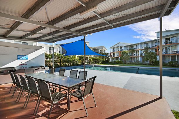 Furnished 3 Bedroom Apartment - Photo 1