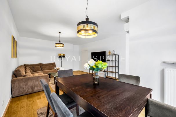 Stylowy apartament z balkonem przy Pięknej - Photo 1