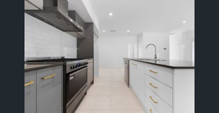 MODERN 4-BEDROOM FAMILY HOME WITH FOREST VIEWS - Photo 5