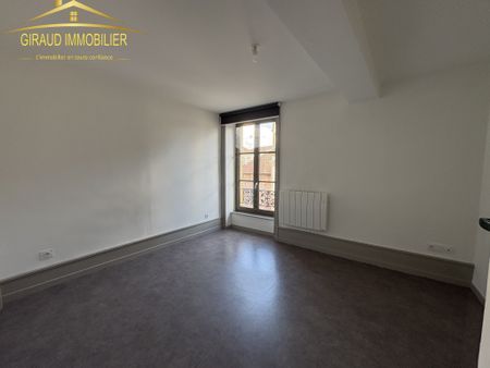 Location Appartement 3 pièces 70m² CHARLIEU 42190 - Photo 2