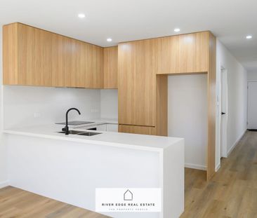 Newly Built 3-Bedroom Townhouse in Prime Location - Photo 5