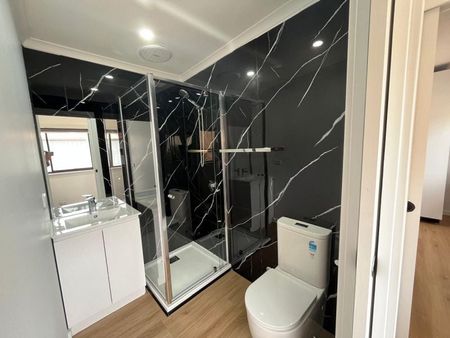 Cosy, Light-Filled Bungalow in Prime Location - Photo 2