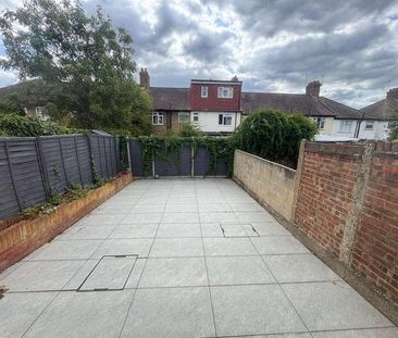 Waverley Road, London, SE25 - Photo 1