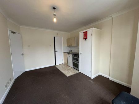 Studio to rent - Photo 3