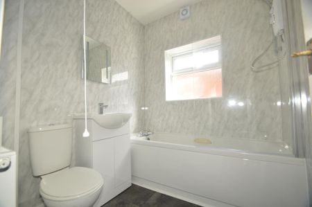 2 bedroom ground floor flat to rent - Photo 3