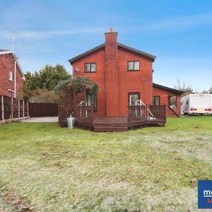 4 bedroom detached house to rent - Photo 2