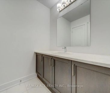 Condo Townhouse For Lease | E9033646 - Photo 2