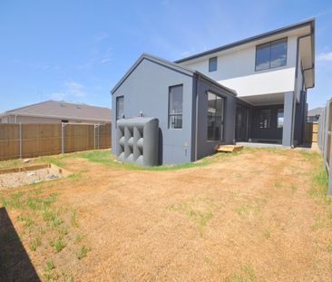 Spacious Family Home in Quiet North Kellyville - Photo 5