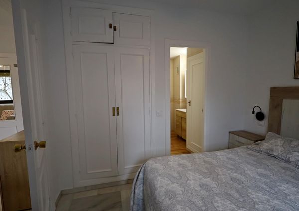 Encantador Piso Reformado en La Carihuela en urbanización con Piscina y Tenis en primera l – tor507ts1