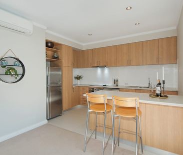 VIBRANT APARTMENT IN THE HEART OF EAST VIC PARK! - Photo 1