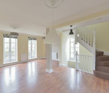 3 bedroom mews to rent - Photo 4