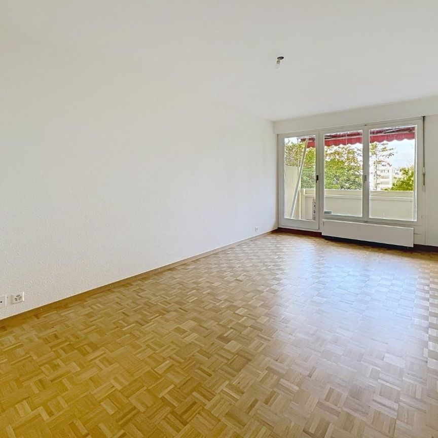 Appartement spacieux de 5 pièces, entièrement rénové, avec en sus un parking intérieur à CHF 200.- /mois. - Foto 1