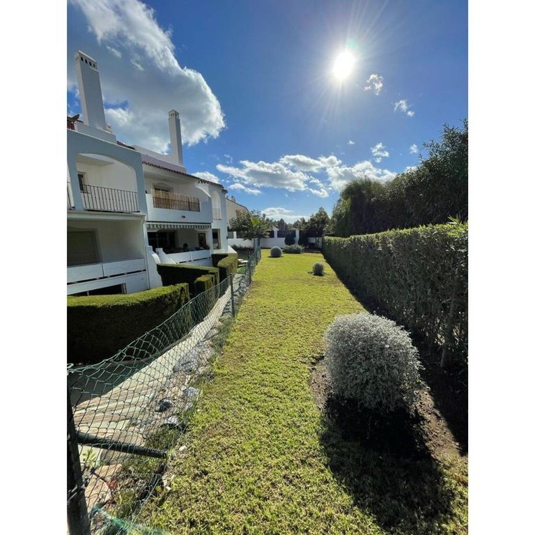 4 bedroom luxury House for rent in Nueva Andalucia, Spain - Photo 1