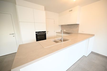 RUIM & SUBLIEM appartement met AUTOSTAANPLAATS nabij centrum Sint-Kruis - Foto 5