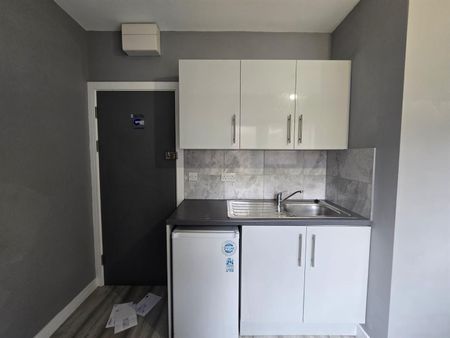 Rowan Road, West Drayton UB7, London - Photo 3