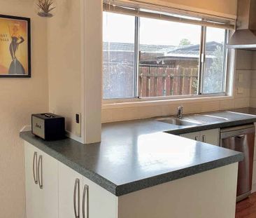 Single level home with 4 bedrooms and 2 Bathrooms - Photo 3