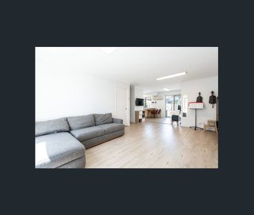 A luxury New Renovated Modern Three-Bedroom Townhouse . - Photo 1