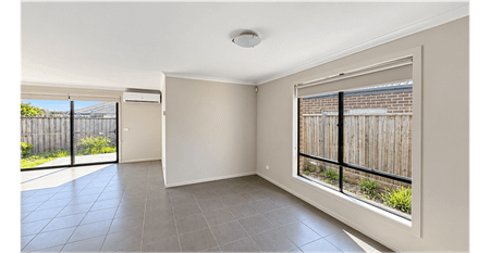 Spacious Four-Bedroom Family Home Close to Tarneit Station - Photo 2