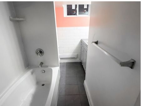 For Lease - 2469 Queen Street Unit# 5, Toronto, Ontario - Photo 5