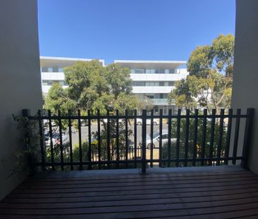 Modern Three-Level Townhouse in Prime Maidstone Location - Photo 5