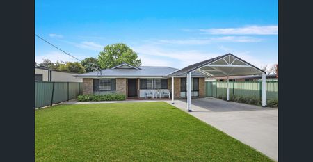 Lovingly renovated family home - Photo 5