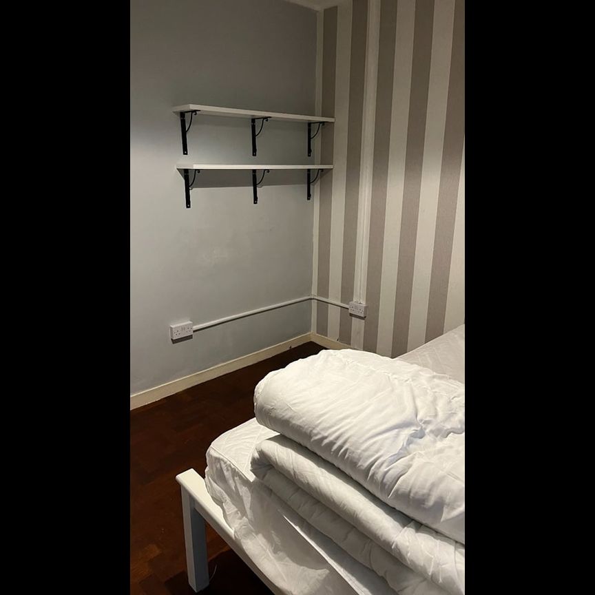 Room in a Shared Flat, Amias House, EC1V - Photo 1