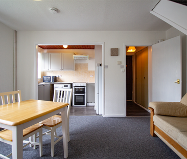 2 bedroom semi-detached house to rent - Photo 3