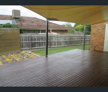 3 Smithfield Square, Wantirna, Vic 3152 - Photo 5