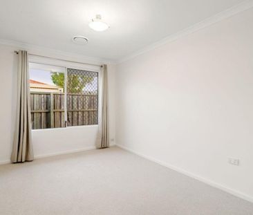 Freshly Updated Family Living in the Heart of Ellenbrook - Photo 4