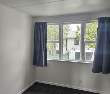 Four bedroom Family Home - Photo 2