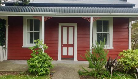 Character two bedroom - Photo 4