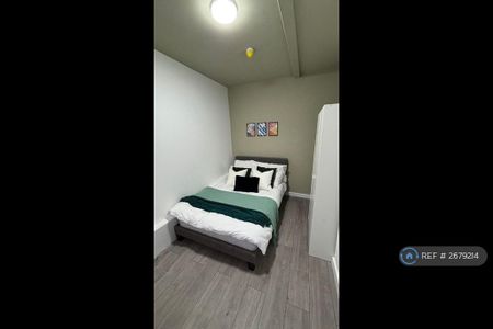 1 bedroom in a flat share to rent - Photo 3