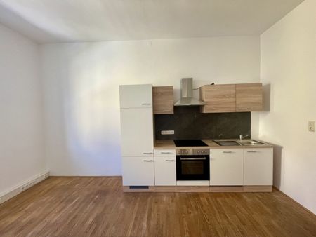 Teilsanierte 3-Zimmer-Altbauwohnung – Salzburg / Lehen - Photo 3