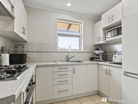 Beachside Location - Stylish Furnished Unit - Photo 2