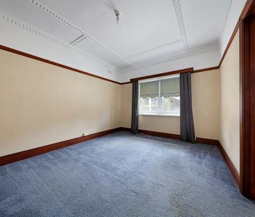 Period Home with rear courtyard! - Photo 2