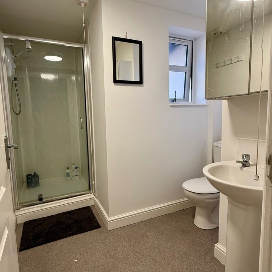 5 bed Apartment for Rent - Photo 1