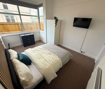 1 bedroom in a house share to rent - Photo 2