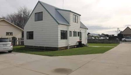 5 Bedroom Home - Photo 5