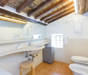 PIAZZA DEL POPOLO-VILLA: Modern, furnished 3 bedroom, 3 bath in private villa. Large terrace with views, spacious living, dining, kitchen. Sunny, silent. Ref 153 - Photo 5