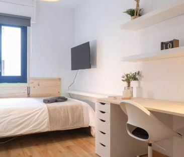 Room in a shared 7-bedroom apartment for rent in Palacio, perfect for professionals and students - Foto 4