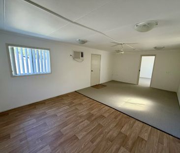 Freshly Updated One Bedroom Granny Flat in a Quiet Cul-de-Sac - Photo 2