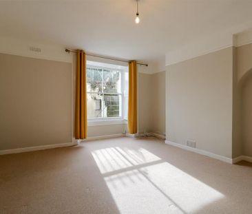 3 bedroom flat to rent - Photo 6
