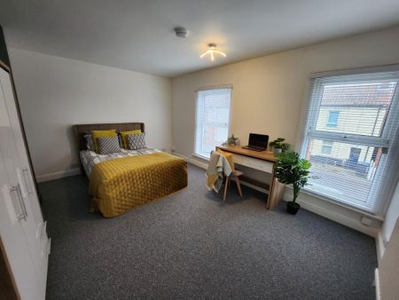 1 bedroom in a house share to rent - Photo 3